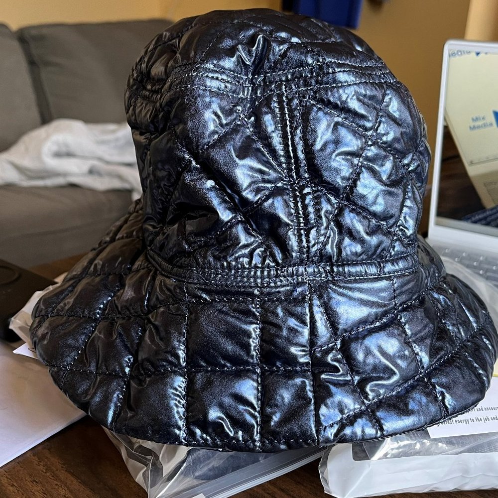 Pilipala Women's Winter Bucket Hat Shiny Metallic Blue (NEW in original pkg)